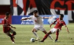 Baddrut Tamammengontrol bola dalam permainan sepak bola bertujuan untukGol pembuka Korea terjadi pada menit ke-32 babak pertama